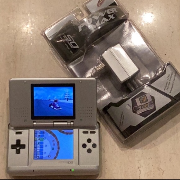 Nintendo DS Original Console Silver Handheld & Battery Charger Vintage Gaming - Picture 16 of 16